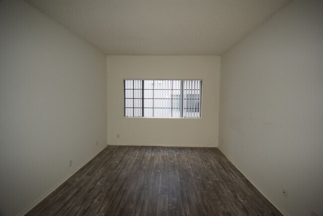 Building Photo - 11594 Moorpark St