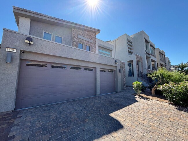 Building Photo - Contemporary 4Bed/3Bath/3 Car/+ Loft -residence located in the Silverado Ranch area