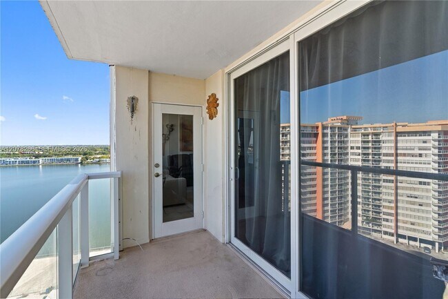 Building Photo - 1351 NE Miami Gardens Dr