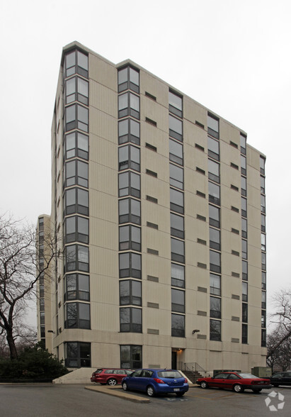 Building Photo - Peterson Plaza