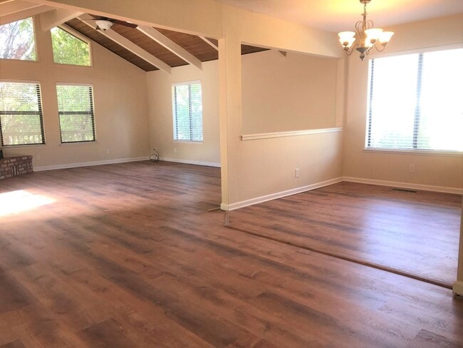 Building Photo - 3/2 home in Lake Wildwood Gated Community,...