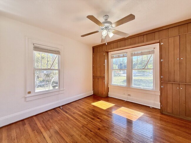 Building Photo - 1013 23rd St W