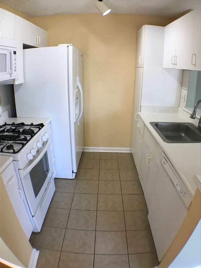 Building Photo - 271NKH