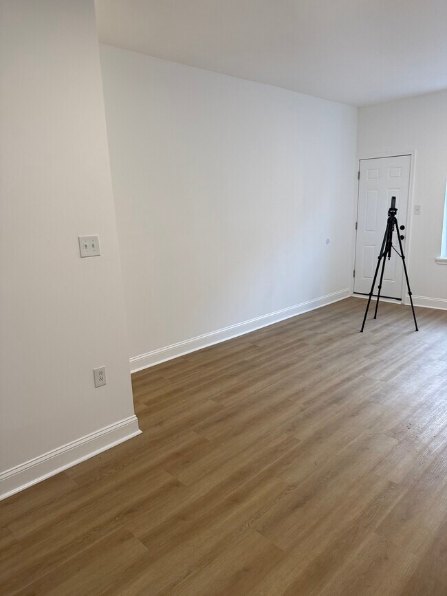 Building Photo - 2431 N Bancroft St