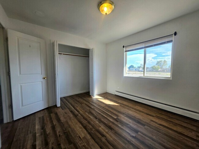 Building Photo - 20-26 W Cokedale Dr
