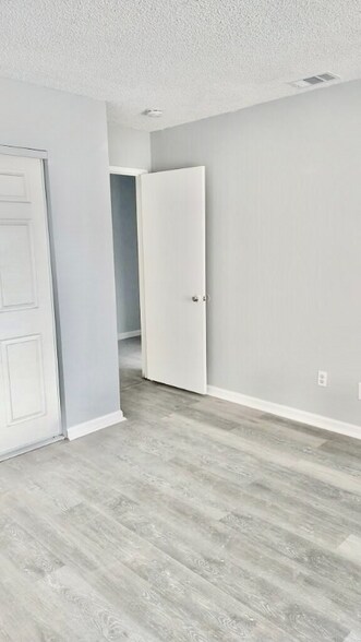 Building Photo - 3500 Rainbow Ln