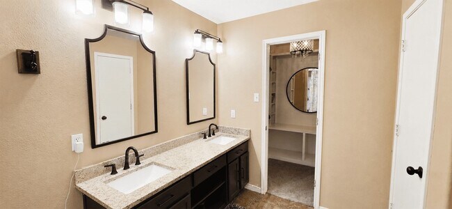 Building Photo - 29122 Foxingham Cir