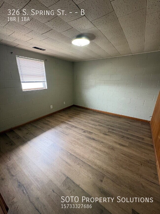 Building Photo - 326 S Spring St