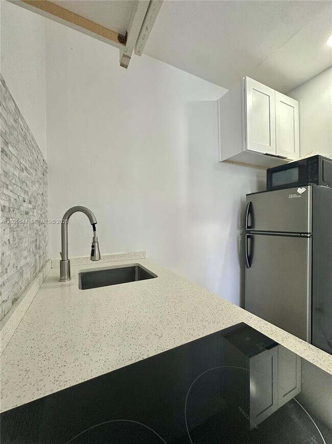 Building Photo - 415 75th St