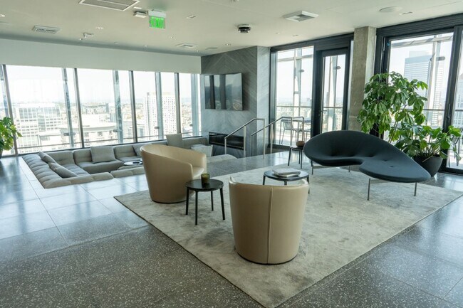 Building Photo - 2Bd/2Ba Seattle Condo