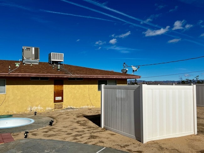 Building Photo - 74071 Playa Vista Dr