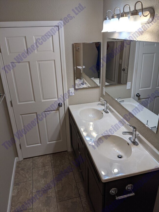 Building Photo - Now leasing for August!