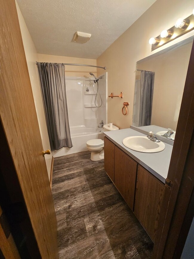 Building Photo - 4424 Lovers Ln