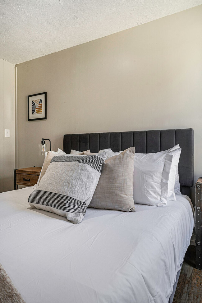 Building Photo - 149 Valley Ave NW