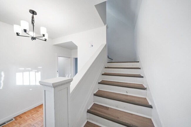 Building Photo - 7414 NE 6th Ave