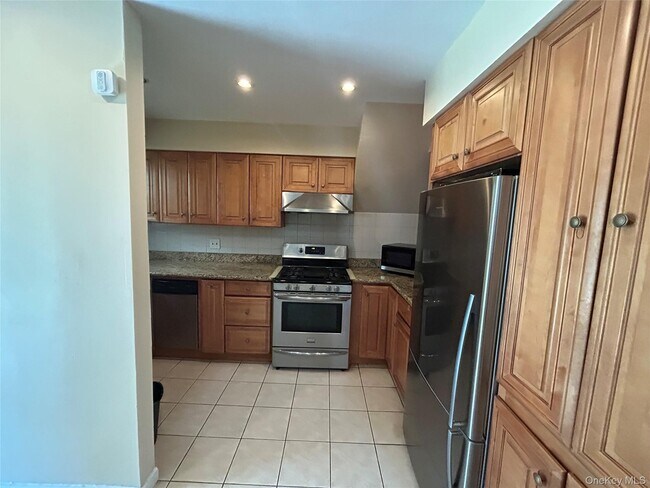 Building Photo - 82-34 Langdale St