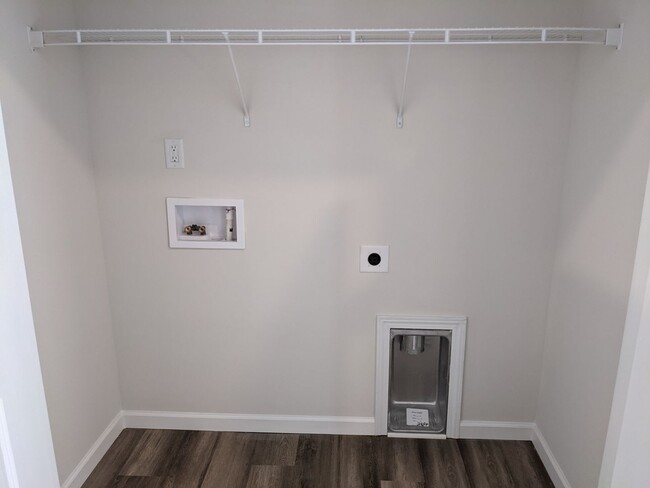 Building Photo - 3 BEDROOM TOWNHOME DOWNTOWN CONCORD-GREENW...