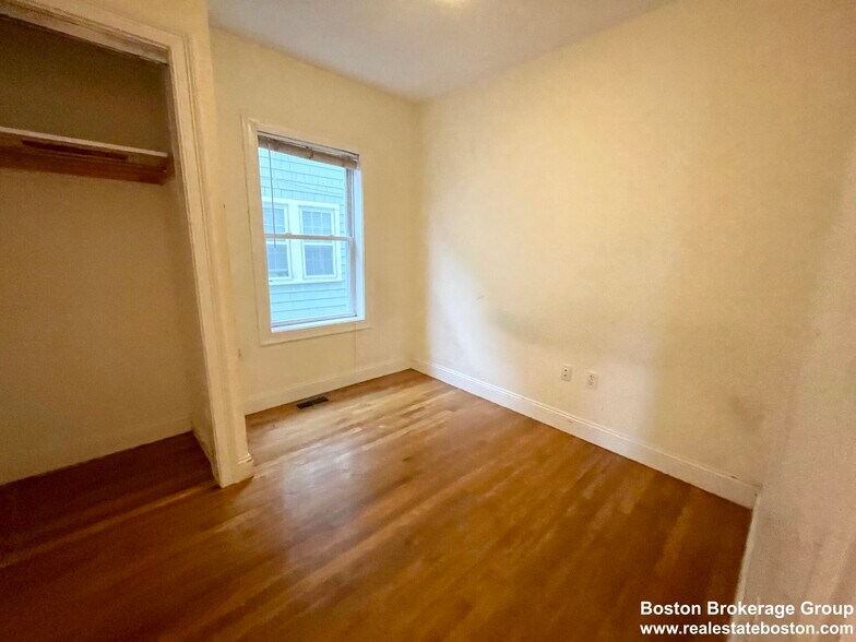 Building Photo - 128 Hillside St