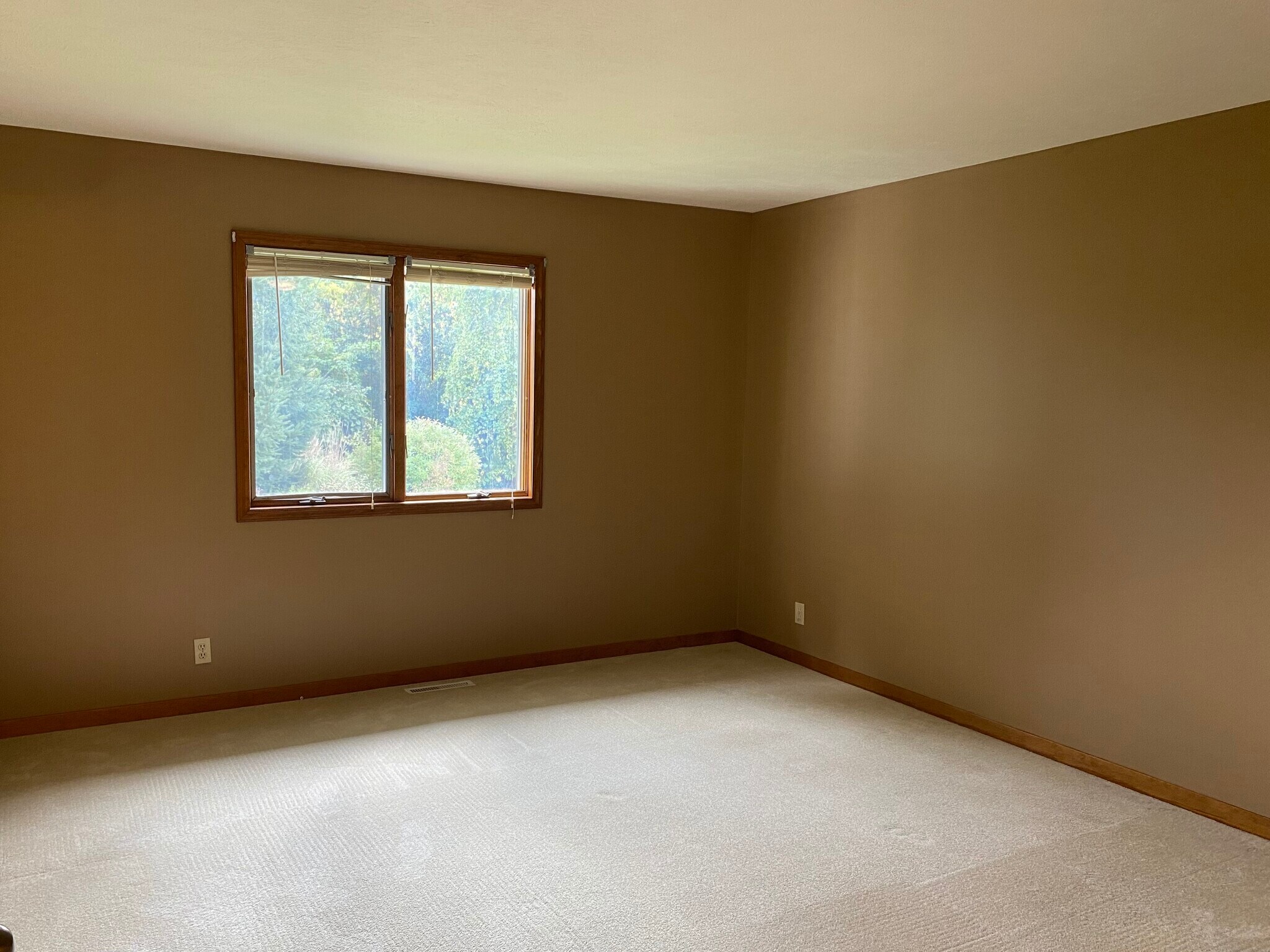 Building Photo - 855 Claremont Ct