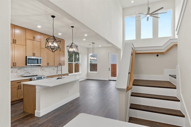 Building Photo - 5702 Barkridge Dr