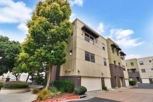 Building Photo - 1107 66th St