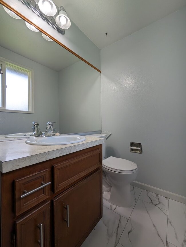 Building Photo - Newly Renovated 3-Bedroom, 1.5-Bath in Fantastic Neighborhood- Sheldon HS District