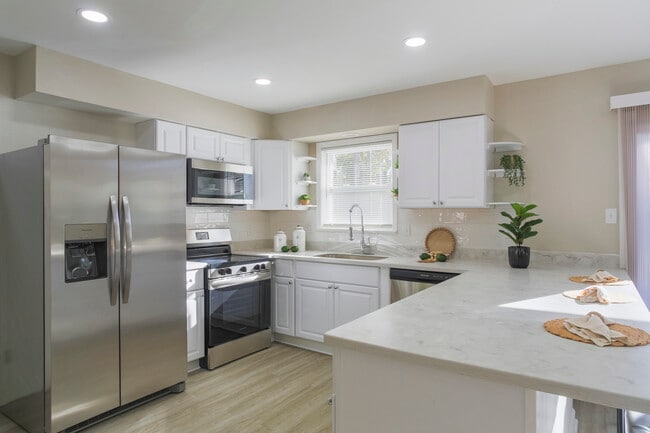 Building Photo - 11304 Largo Dr