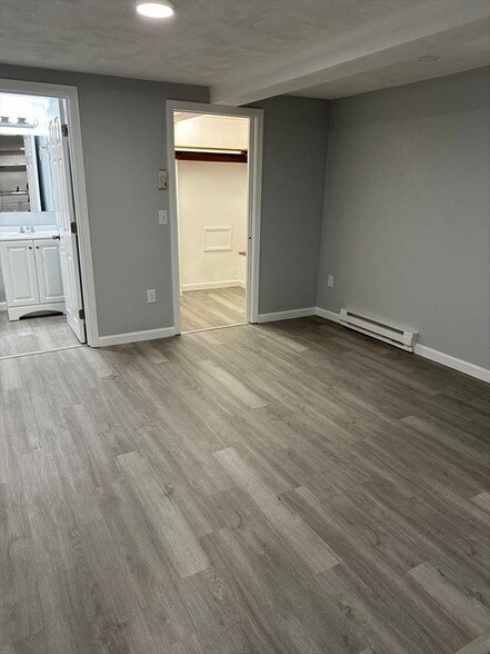 Building Photo - 592 Beach St