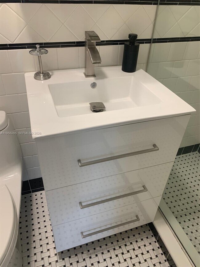 Building Photo - 1600 Michigan Ave