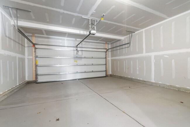 Building Photo - 4 Bedroom/3 Bath Sanford