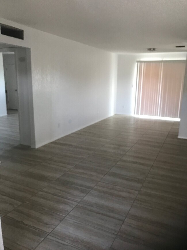 Building Photo - 10432 Seawood Dr