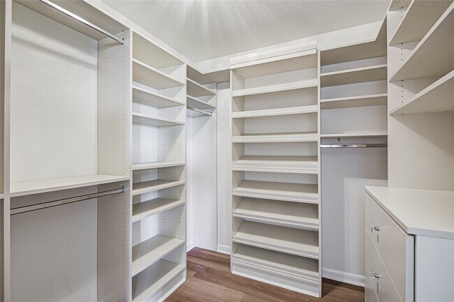 Building Photo - 4814 Mint Trails