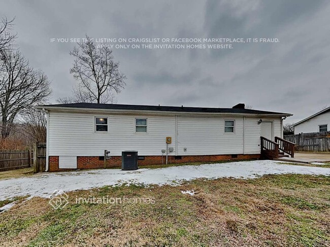 Building Photo - 208 Ferncliff Dr