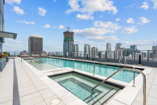 Building Photo - 121 NE 5th St