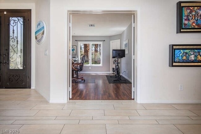 Building Photo - 8856 Rainbow Ridge Dr