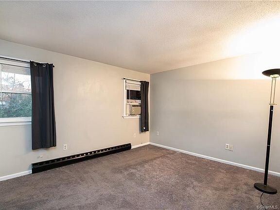 Building Photo - 7 Black Birch Rd