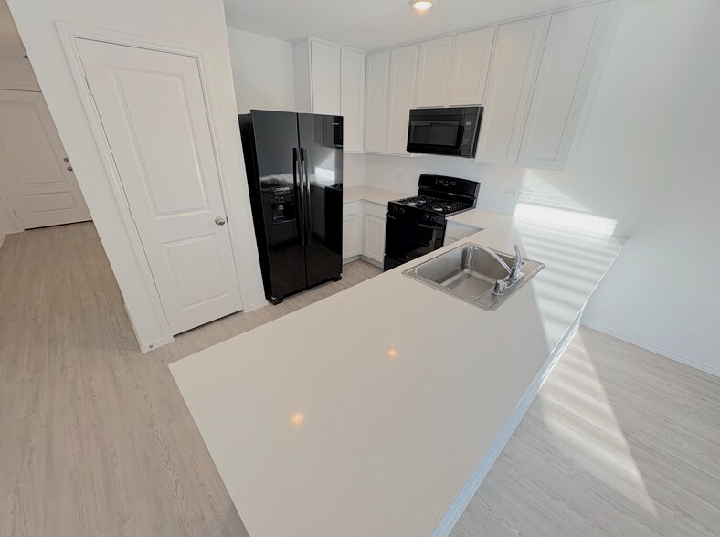 Building Photo - 1033 Cortijo Way