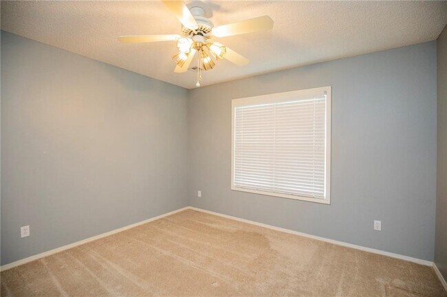 Building Photo - 2 Newburgh Dr