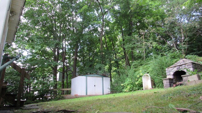 Building Photo - 183 Harwinton Ave