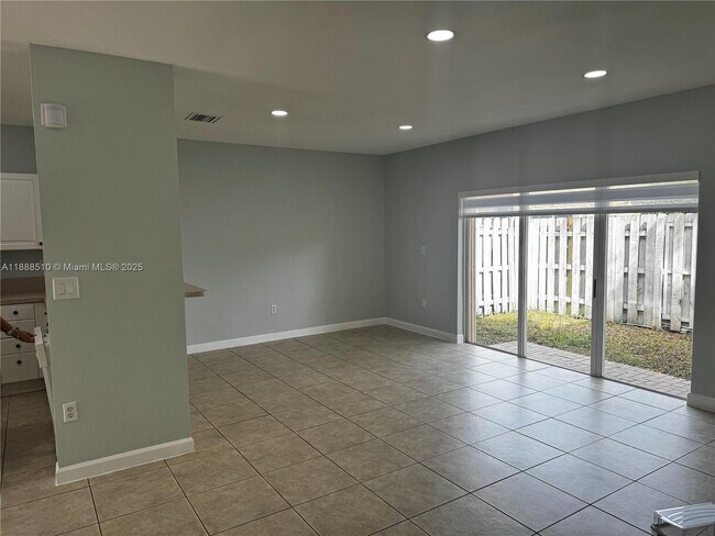 Building Photo - 1480 NE 33rd Ave