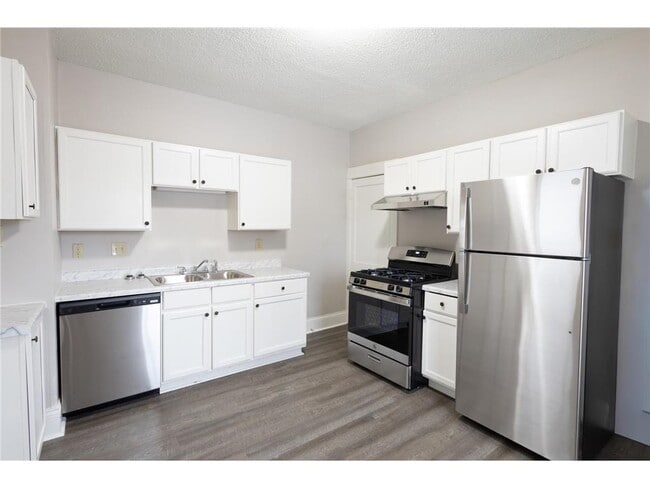 Building Photo - 678 Hawthorne Ave E