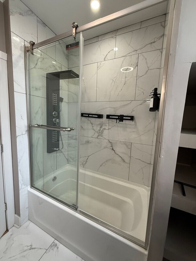 Building Photo - 438 E 49th St