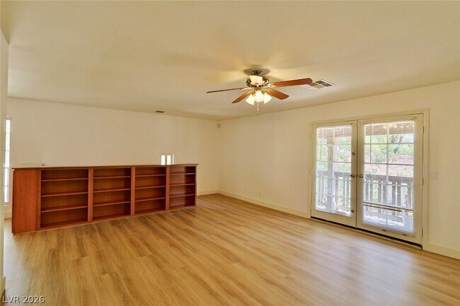 Building Photo - 3181 Pinehurst Dr
