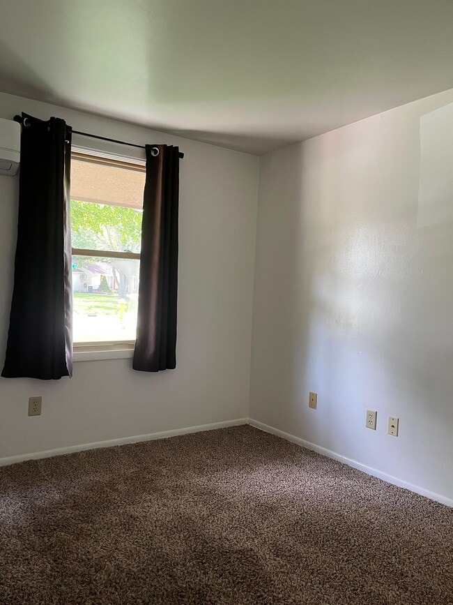 Building Photo - 6103 Glenview Dr