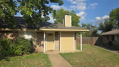 Building Photo - 1716 Windsong Ln