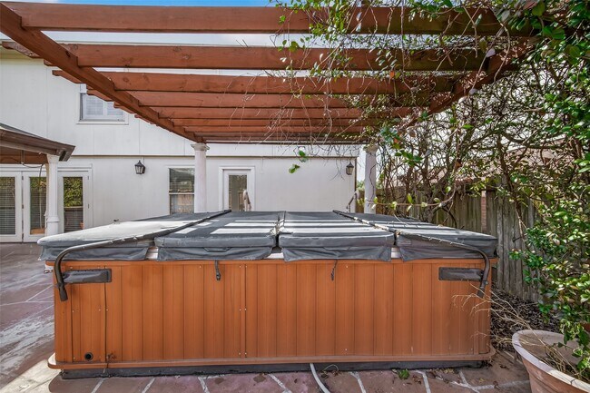 Building Photo - 15910 Clayton Bend Dr