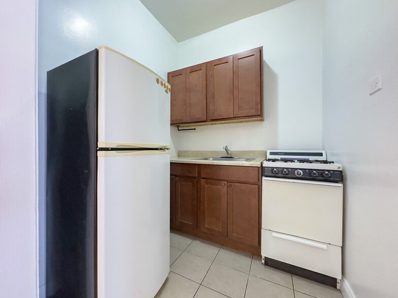Building Photo - 4856 N Damen Ave