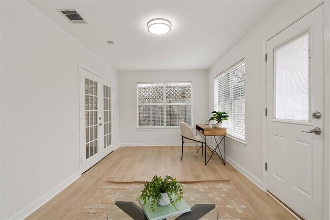 Building Photo - 8104 Doe Meadow Dr