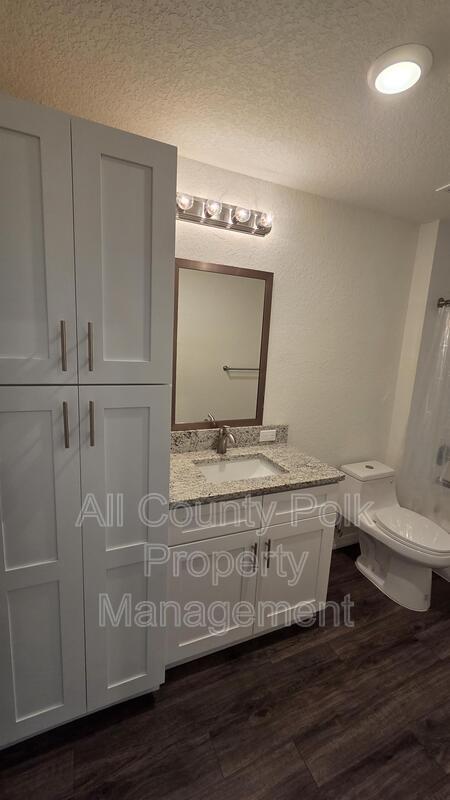 Building Photo - 915 Ariana St