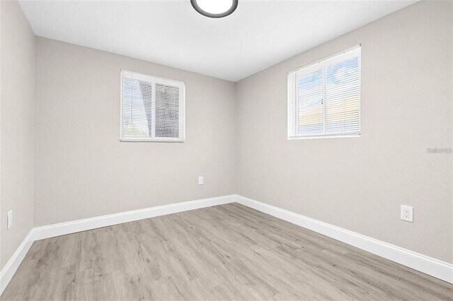 Building Photo - 13926 Helen Ave